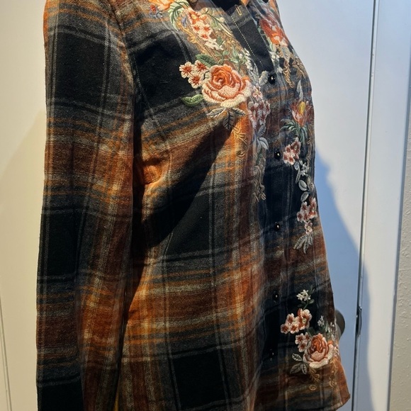 Plaid velvet back embroidered blouse nwt by Paparazzi - Picture 14 of 16